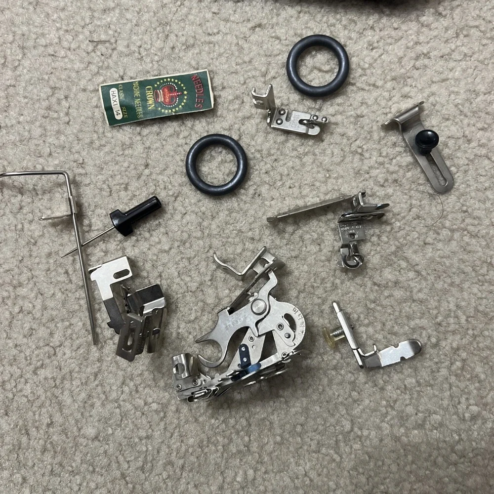 Vintage 1957 Greist Sewing Machine Attachments In Box‎